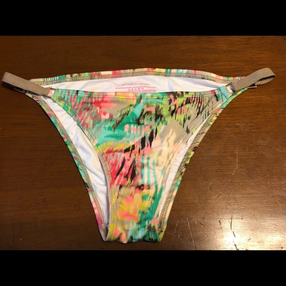 NEW Victoria’s Secret medium bottoms